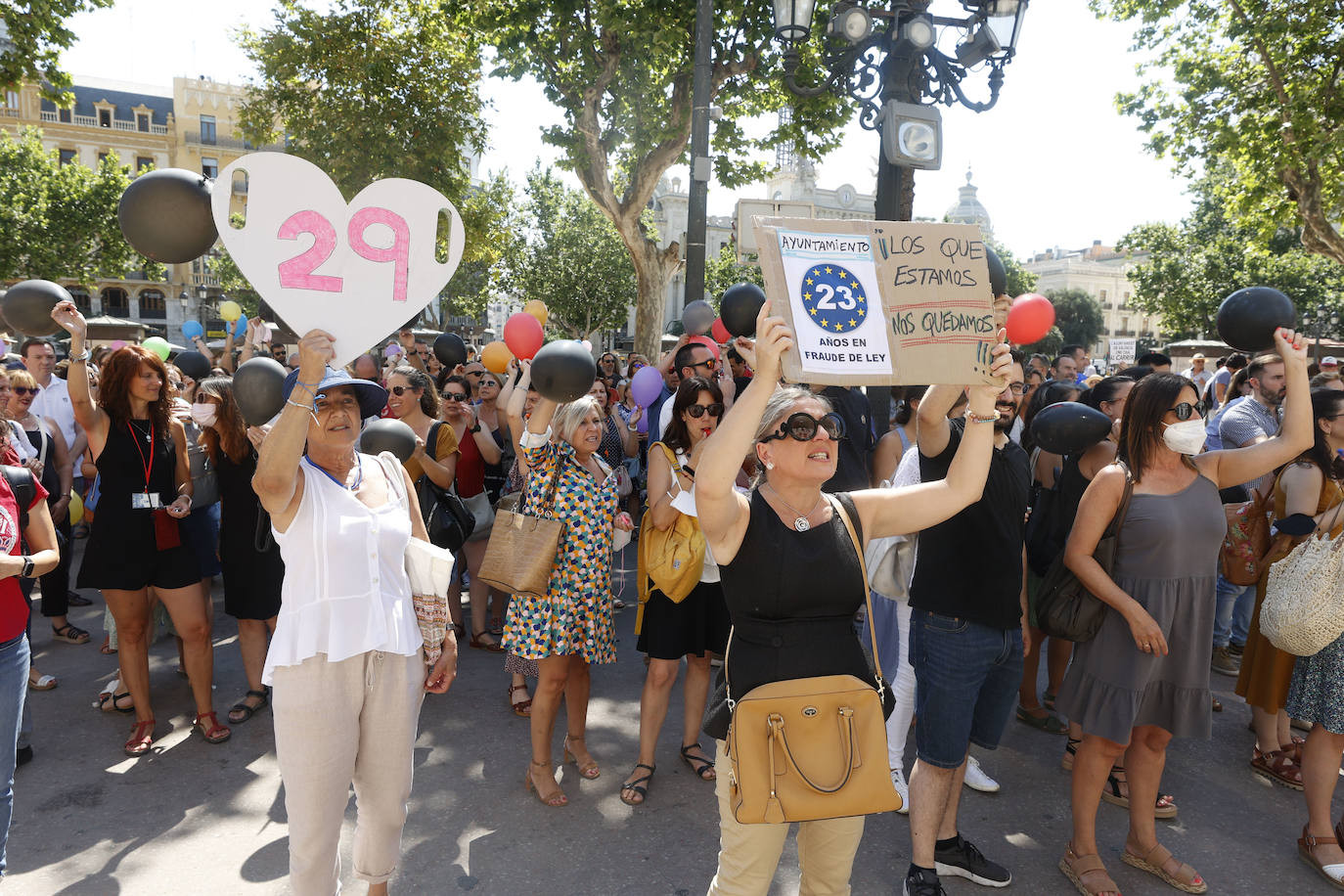 Fotos: Clamor de los sindicatos por la renovación de plazas de interinos del Ayuntamiento de Valencia