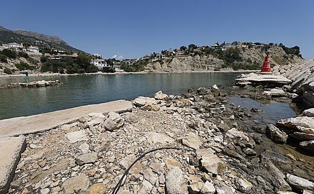 Imagen principal - Puerto Blanco. Así es el muelle deportivo de Calpe que está olvidado. 