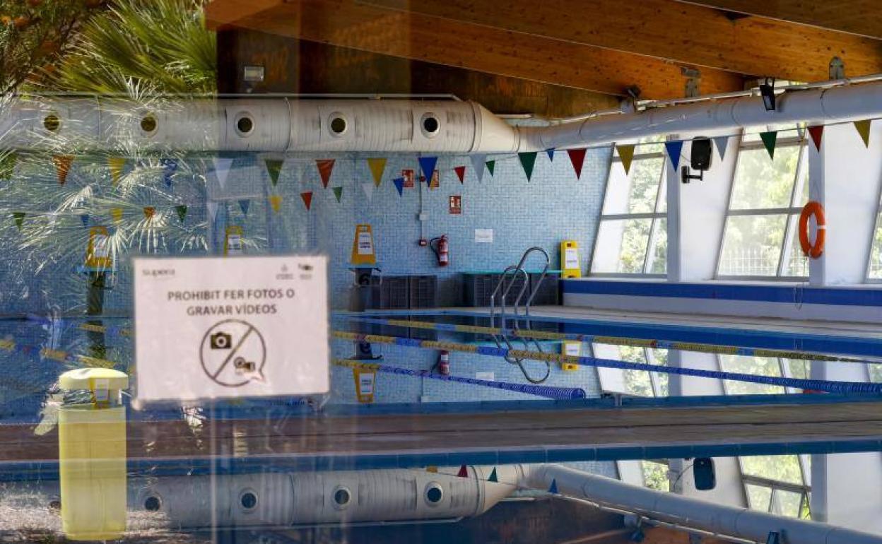 Instalaciones de la piscina del barrio de Ayora, en Valencia. 