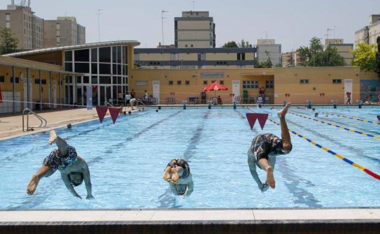 En la imagen, la piscina municipal del Parque del Oeste.