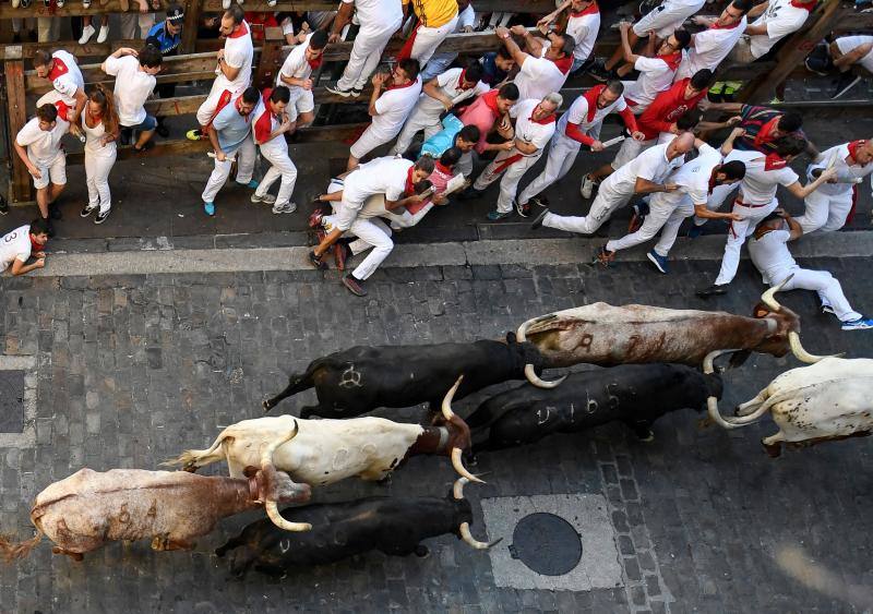 Fotos: Así ha sido el sexto encierro de San Fermín