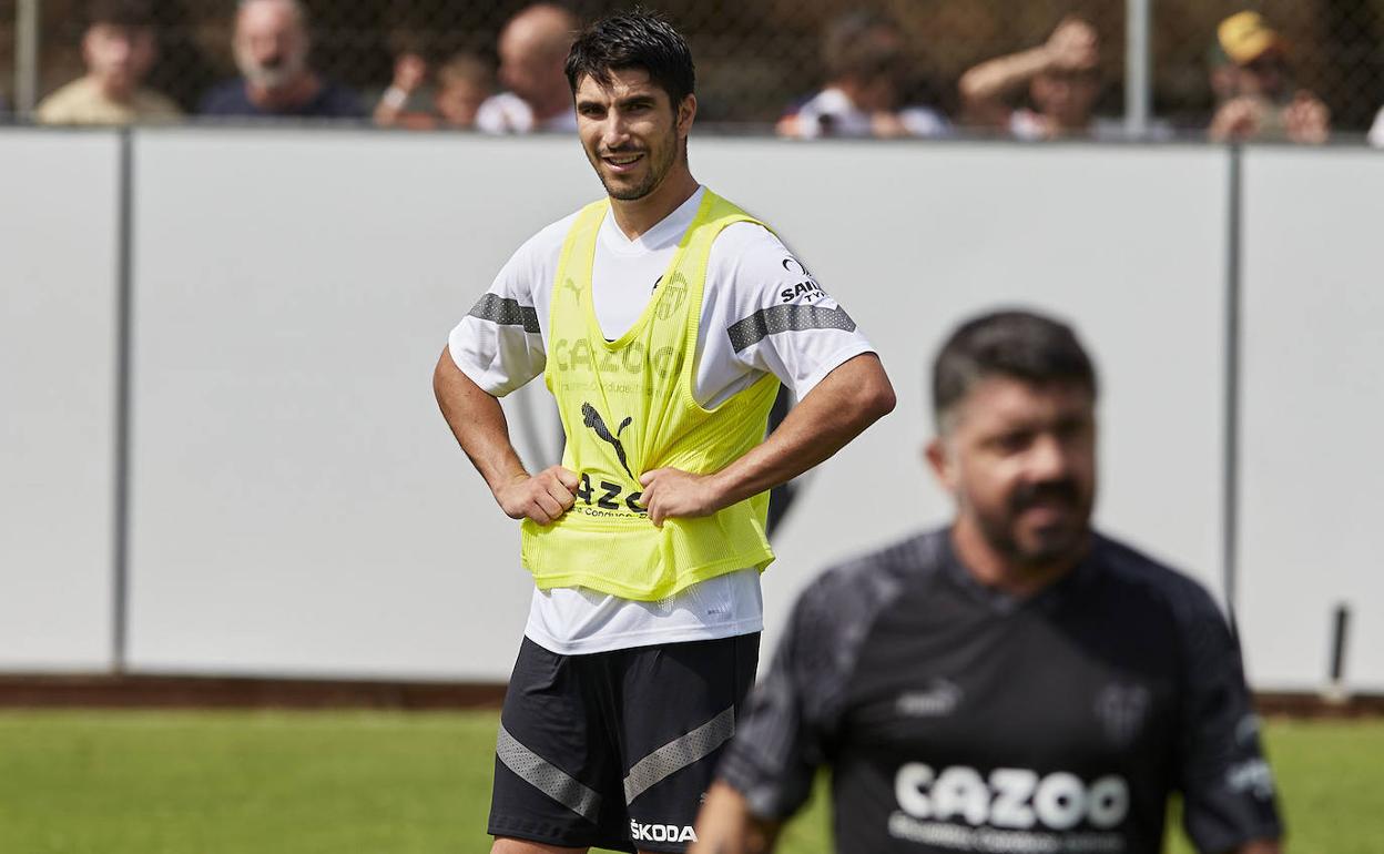 Carlos Soler, durante un entrenamiento en Paterna con Gattuso