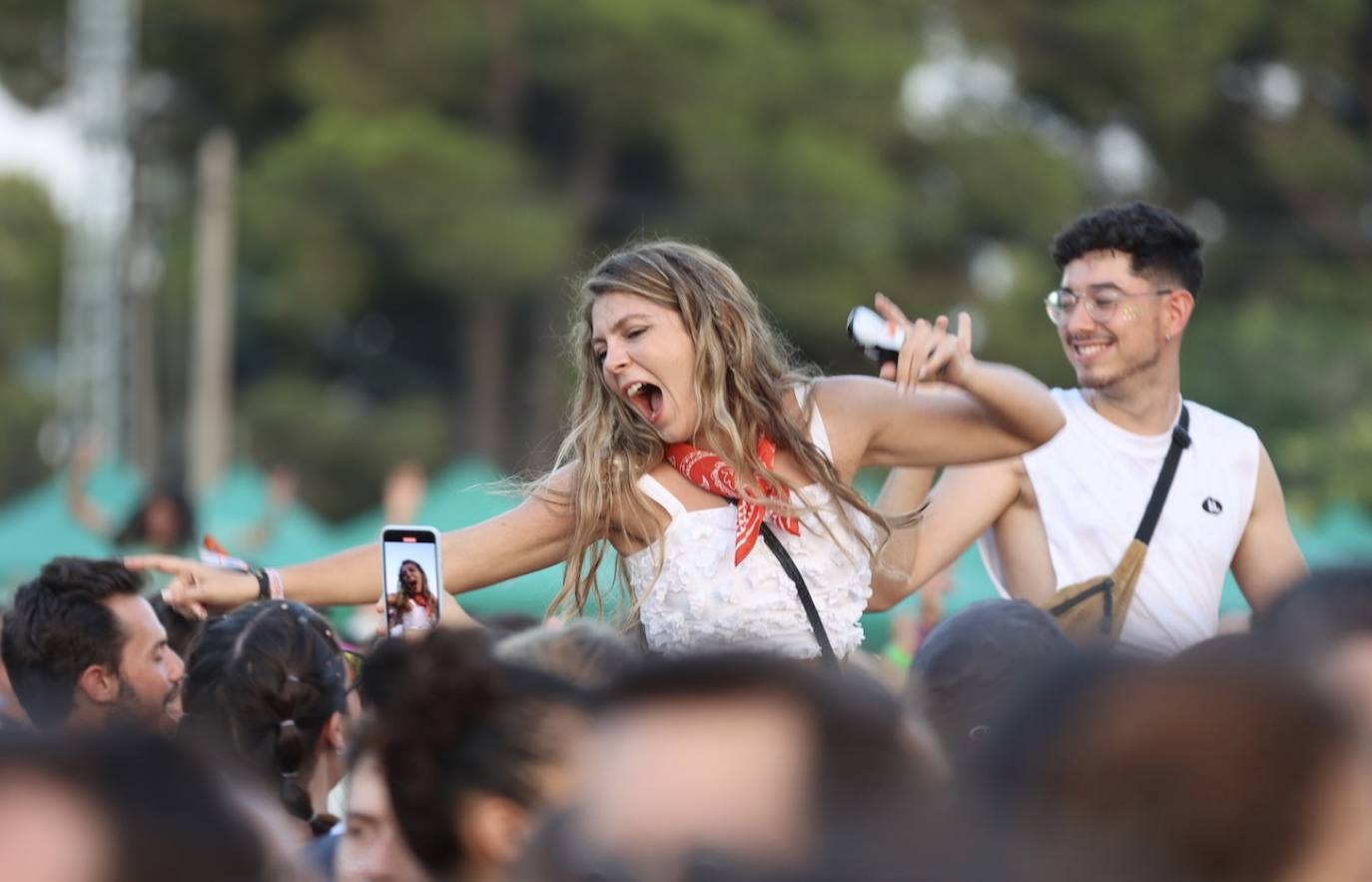 Fotos: Segundo día del FIB: The Kooks, Dorian y Steve Aoki hacen bailar Benicàssim