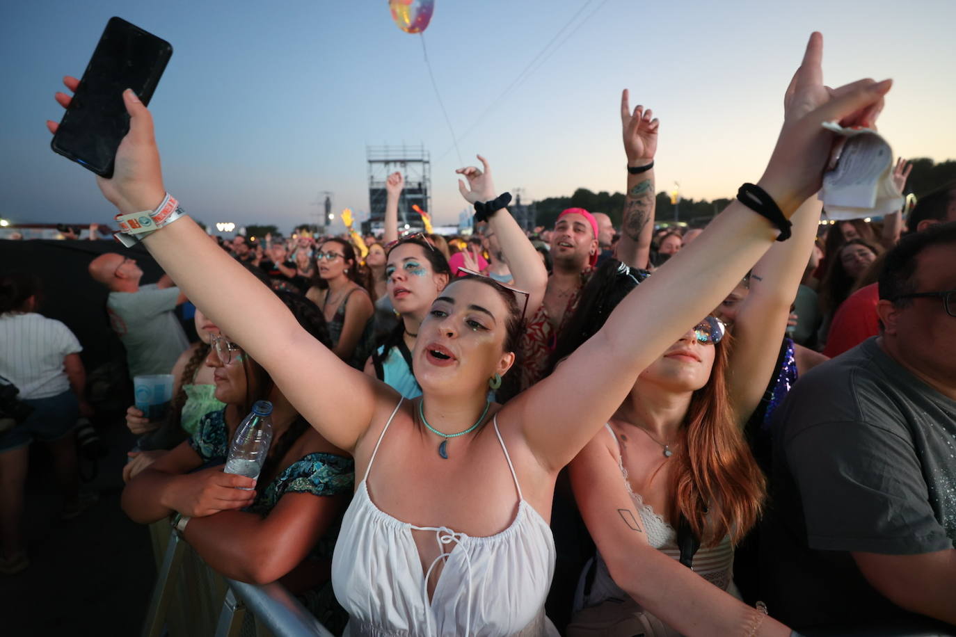 Fotos: Segundo día del FIB: The Kooks, Dorian y Steve Aoki hacen bailar Benicàssim