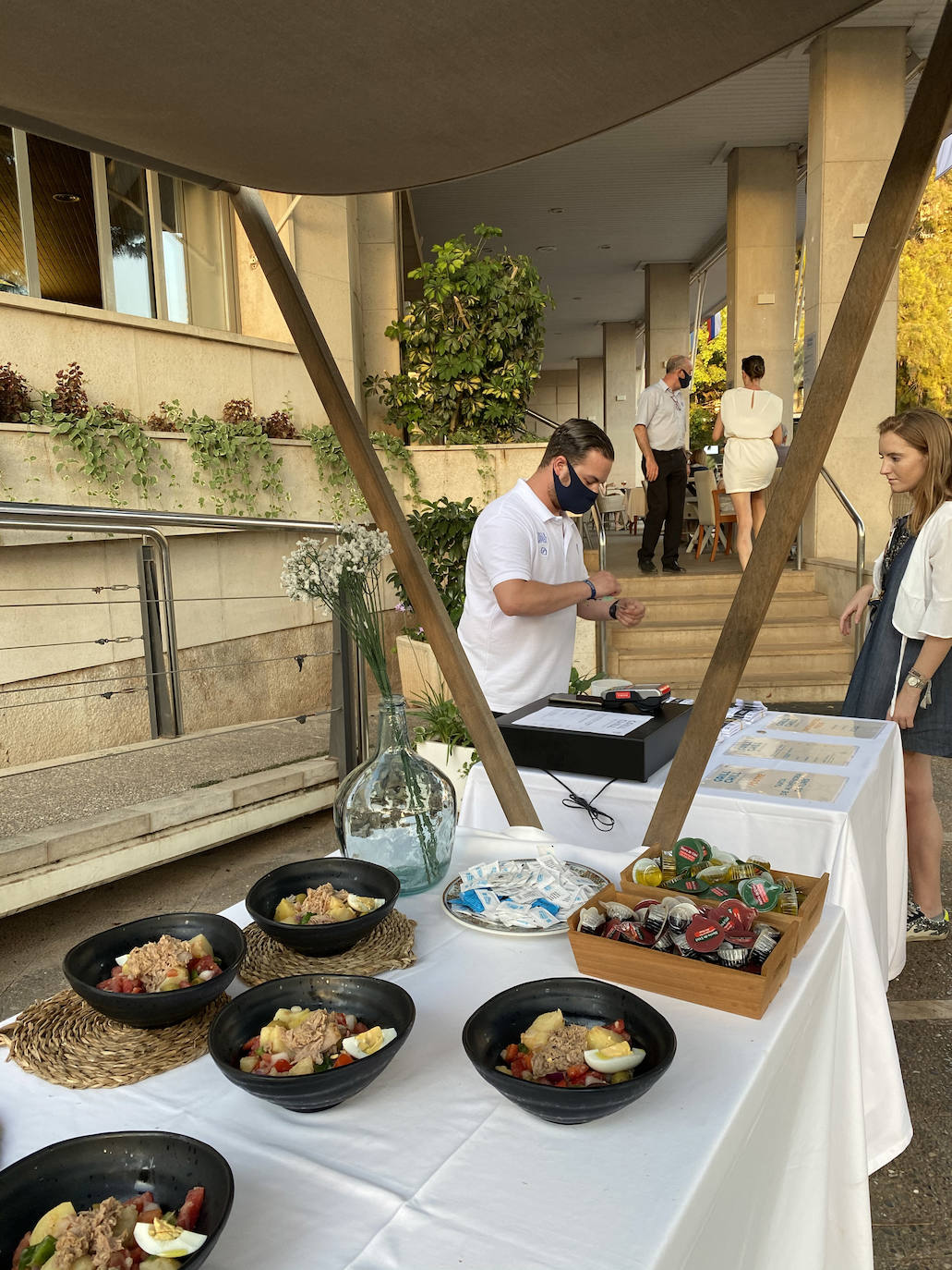 Diferentes actividades relacionadas con la música o la gastronomía han animado la vida social del Club de Tenis, que vive un verano muy intenso.