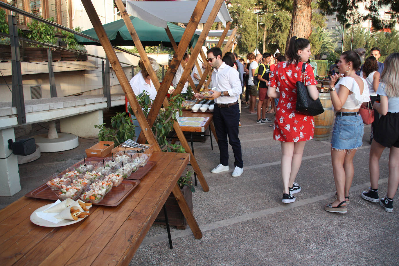 Diferentes actividades relacionadas con la música o la gastronomía han animado la vida social del Club de Tenis, que vive un verano muy intenso.