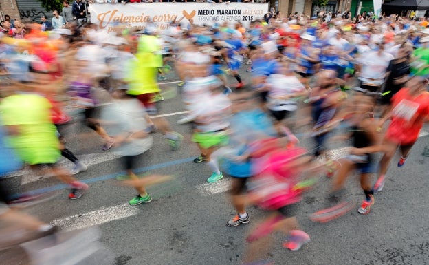 Imagen de la salida del Maratón de Valencia. 