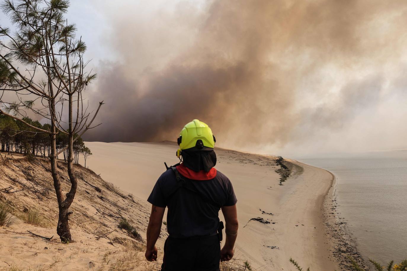 La duna de Pilat, cerca de Burdeos, es un reclamo turístico y está muy cerca de Arcachon y y de Cap de Ferrer