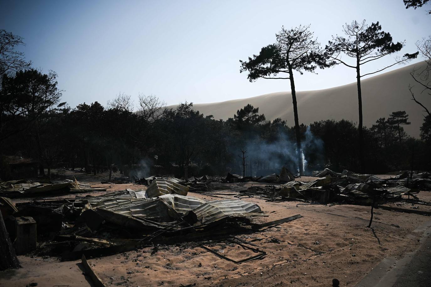 La duna de Pilat, cerca de Burdeos, es un reclamo turístico y está muy cerca de Arcachon y y de Cap de Ferrer