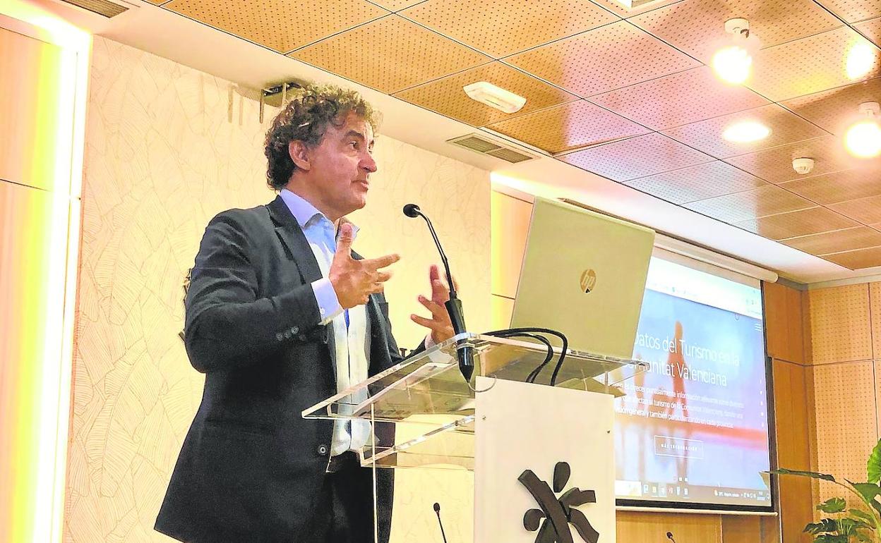 Colomer en la presentación del informe sobre la tasa turística en Benidorm. 