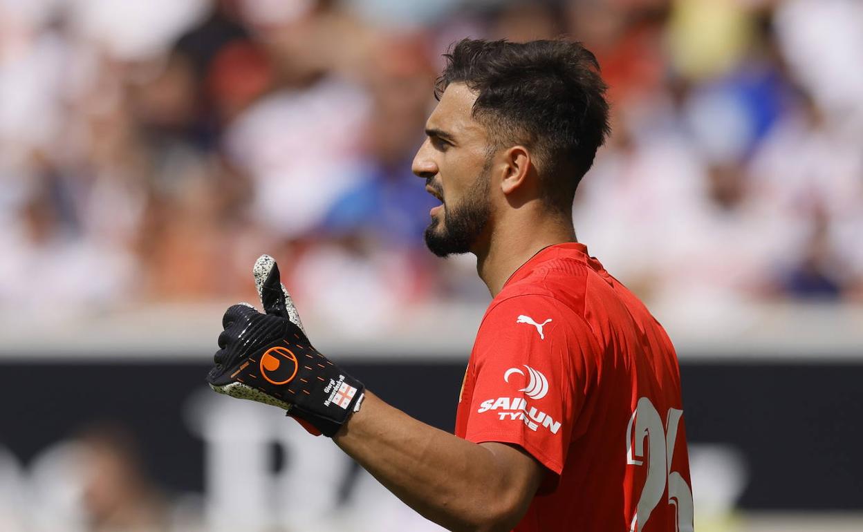 Mamardashvili, durante el encuentro de pretemporada jugado ante el Stuttgart. 