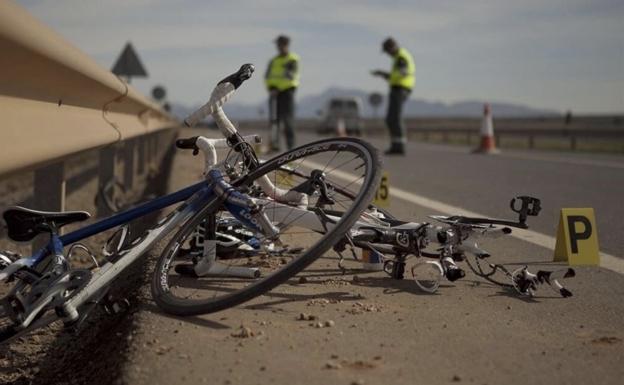 Mueren dos ciclistas atropellados en Níjar por un conductor que dio positivo