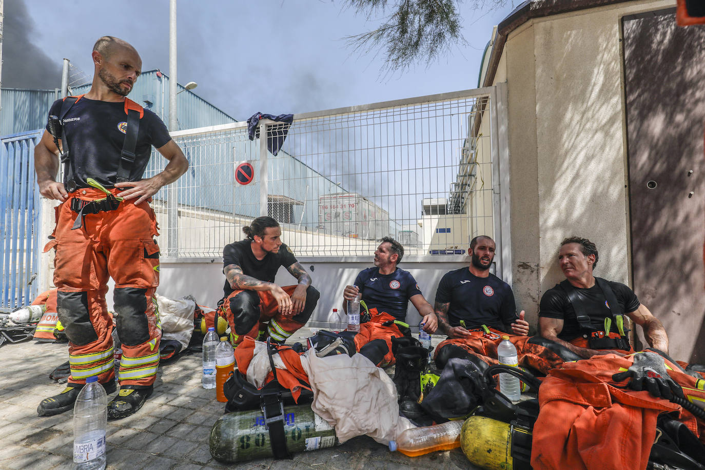 Fotos: Las imágenes del incendio de una nave industrial en Riba-roja