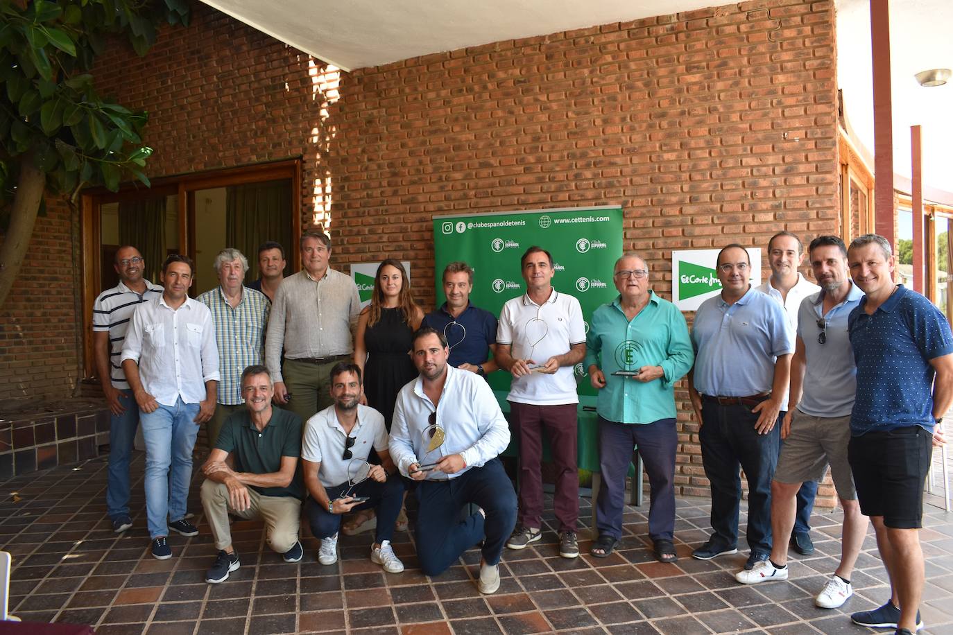 Participantes en el campeonato de tenis para periodistas organizado por El Corte Inglés.