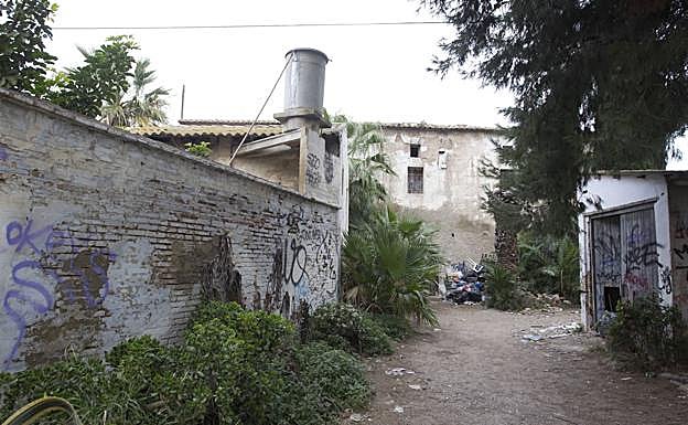 Alquería de Serra.. En la Lista Roja de Hispania Nostra por su situación de abandono. 