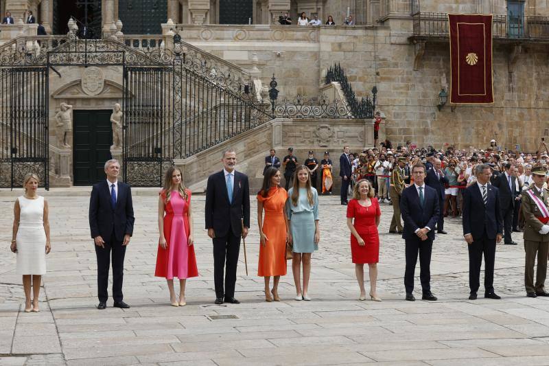 Fotos: Leonor, Letizia y Sofía impactan con colores vivos en Santiago de Compostela