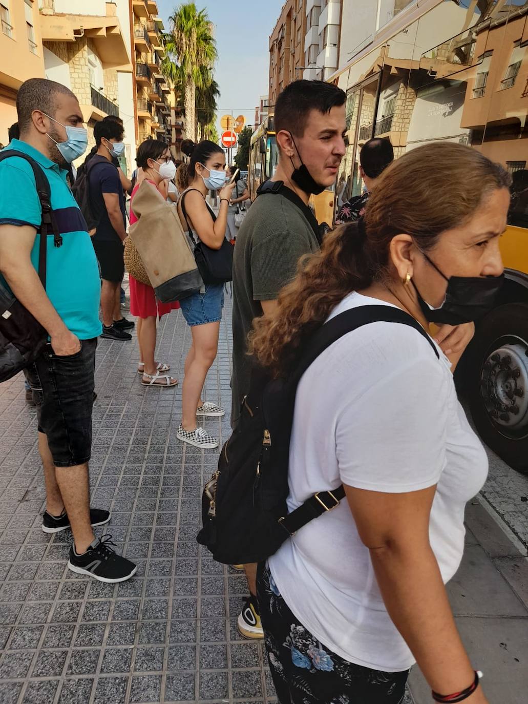 Fotos: Los autobuses que sustituyen a las líneas de metro cortadas, abarrotados