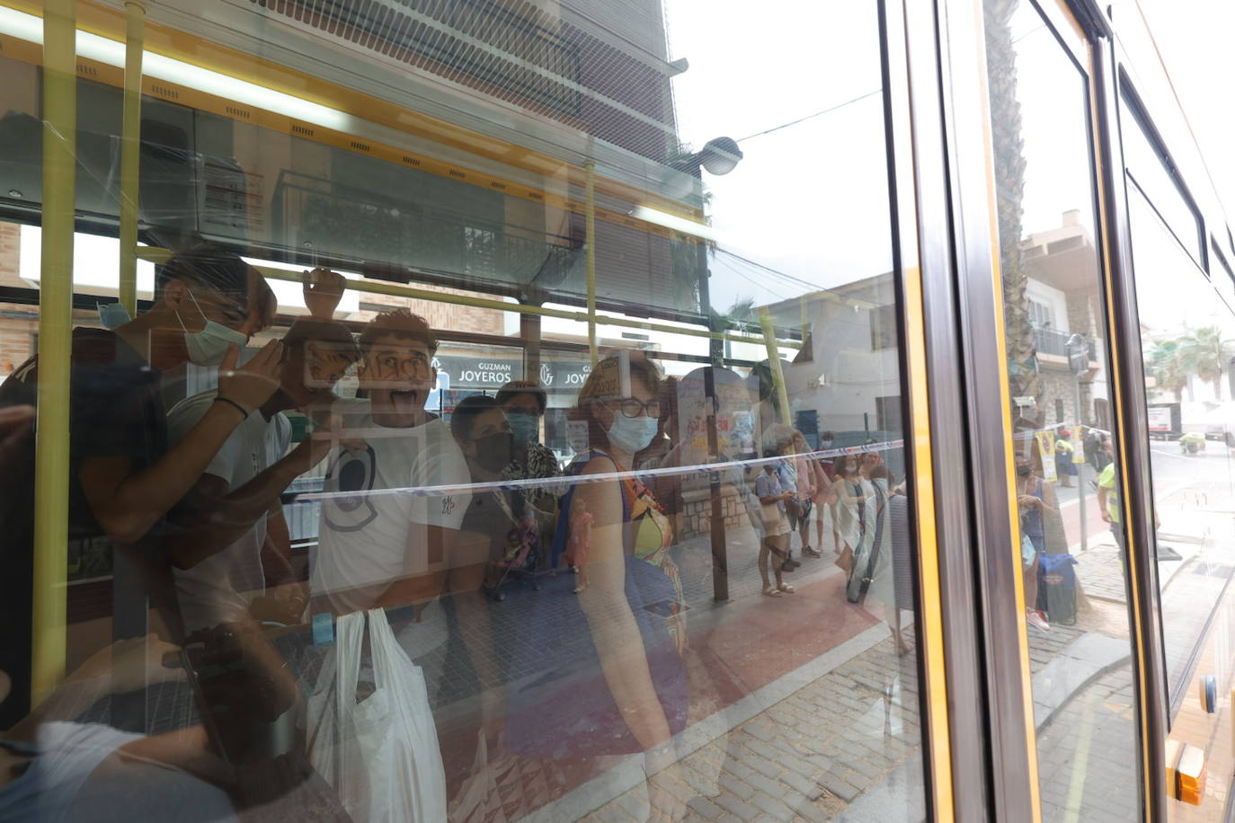 Fotos: Aglomeraciones en los buses de Metrovalencia