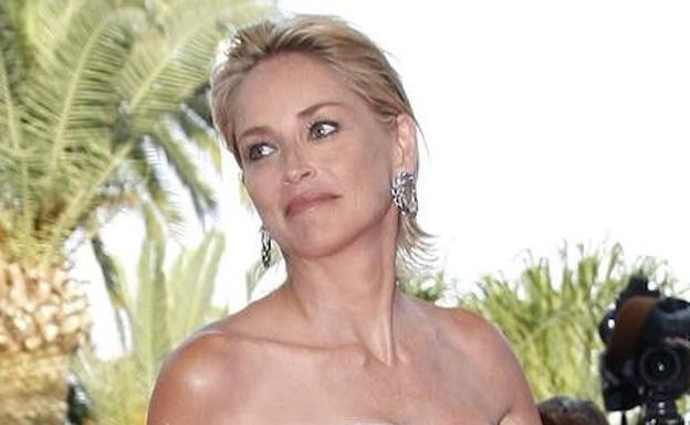 El topless de Sharon Stone a los 64 años que desafía a la censura 