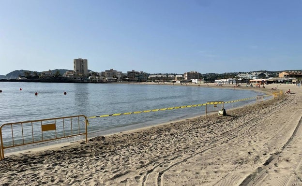 La playa del Arenal de Xàbia el pasado mes de junio, cuando se cerró un tramo para hacer las obras. 