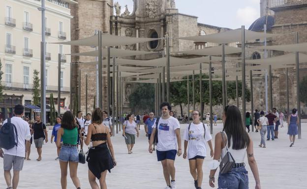 Primer día de la plaza de la Reina con público