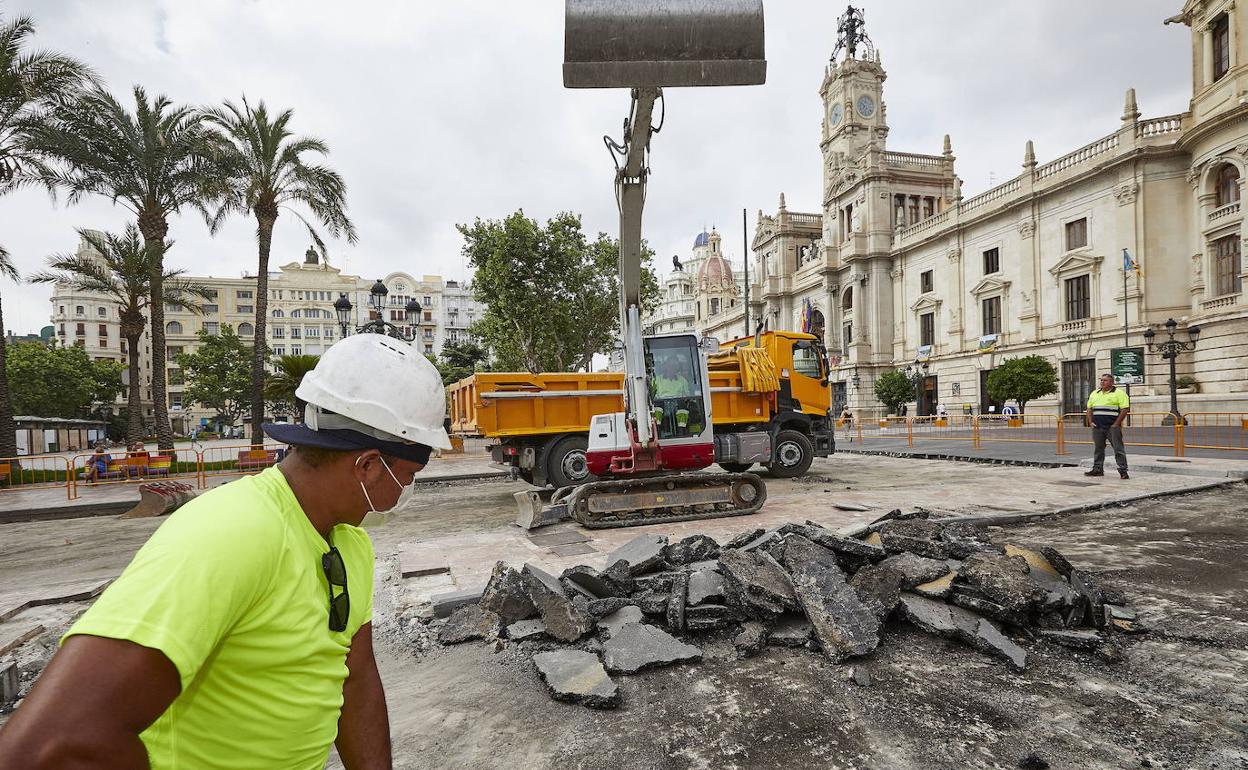 Obras en la plaza del Ayuntamiento.