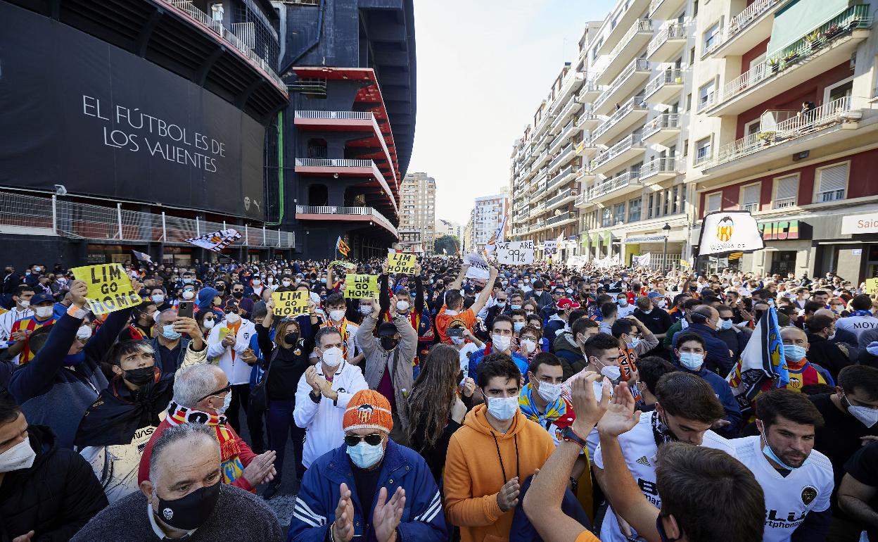 El valencianismo, protesta contra Meriton.