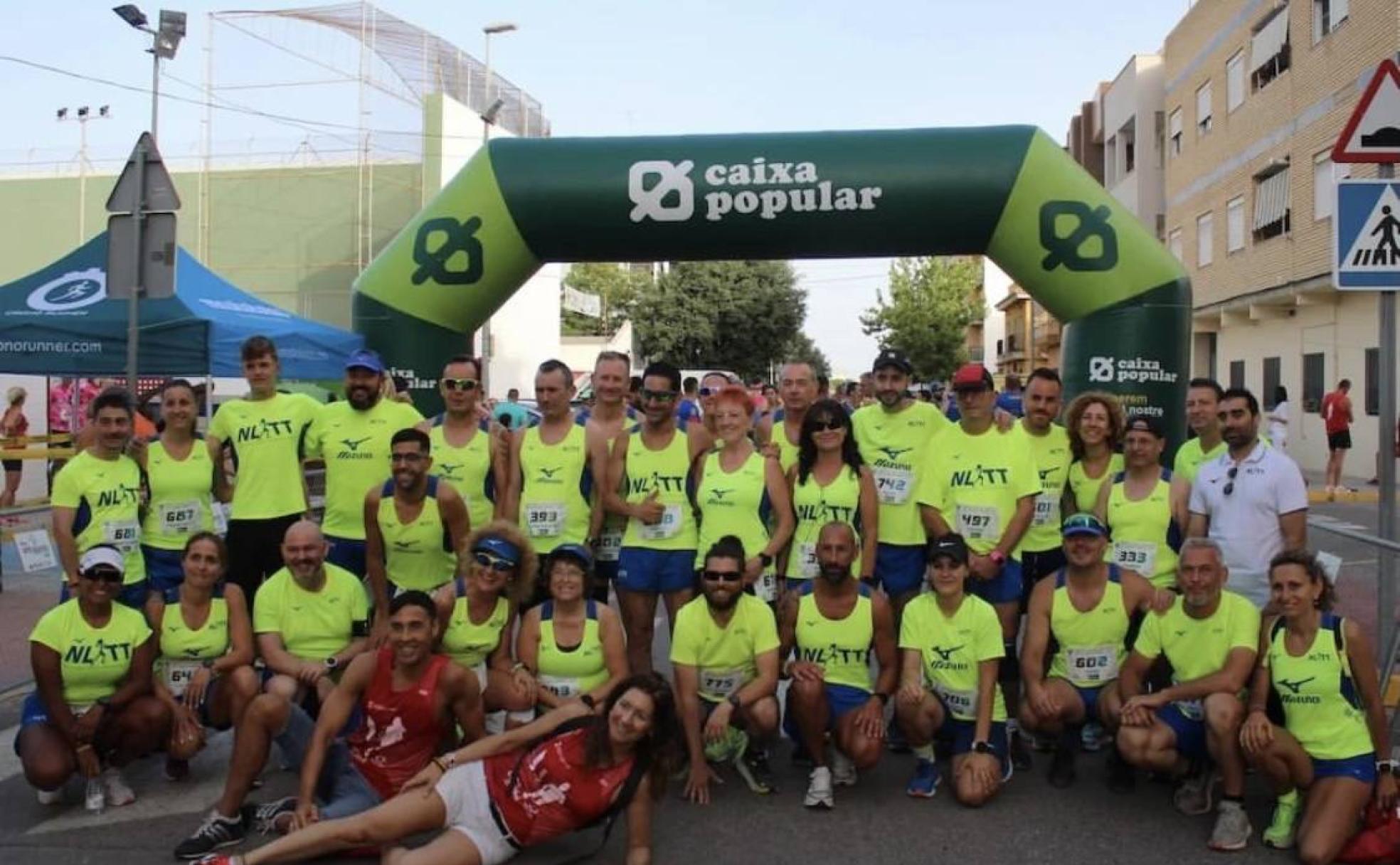 Los miembros del club de Natacha López, tras una carrera. 