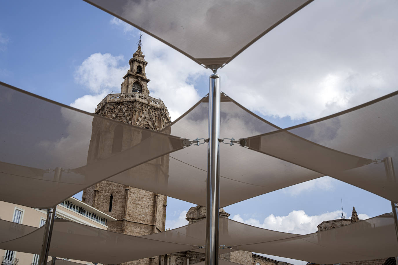 Fotos: Primer día de la Plaza de la Reina de Valencia con público tras la reforma