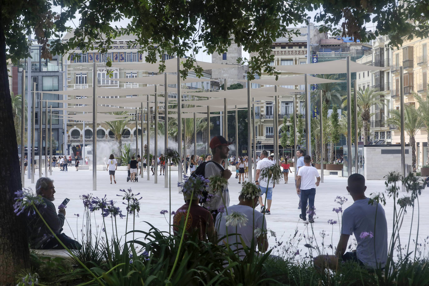 Fotos: Primer día de la Plaza de la Reina de Valencia con público tras la reforma