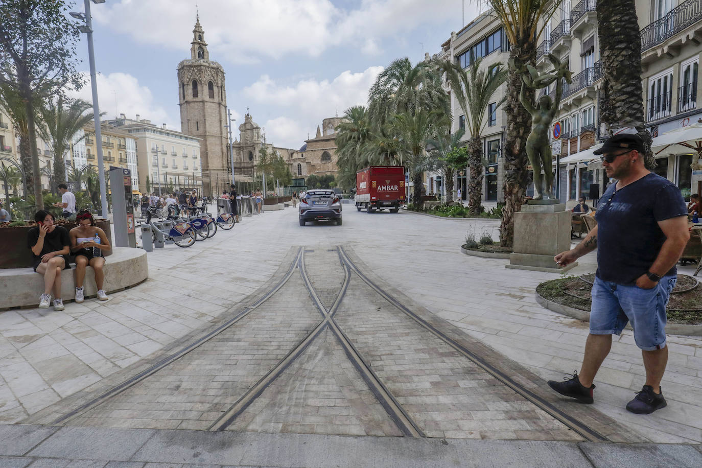 Fotos: Primer día de la Plaza de la Reina de Valencia con público tras la reforma