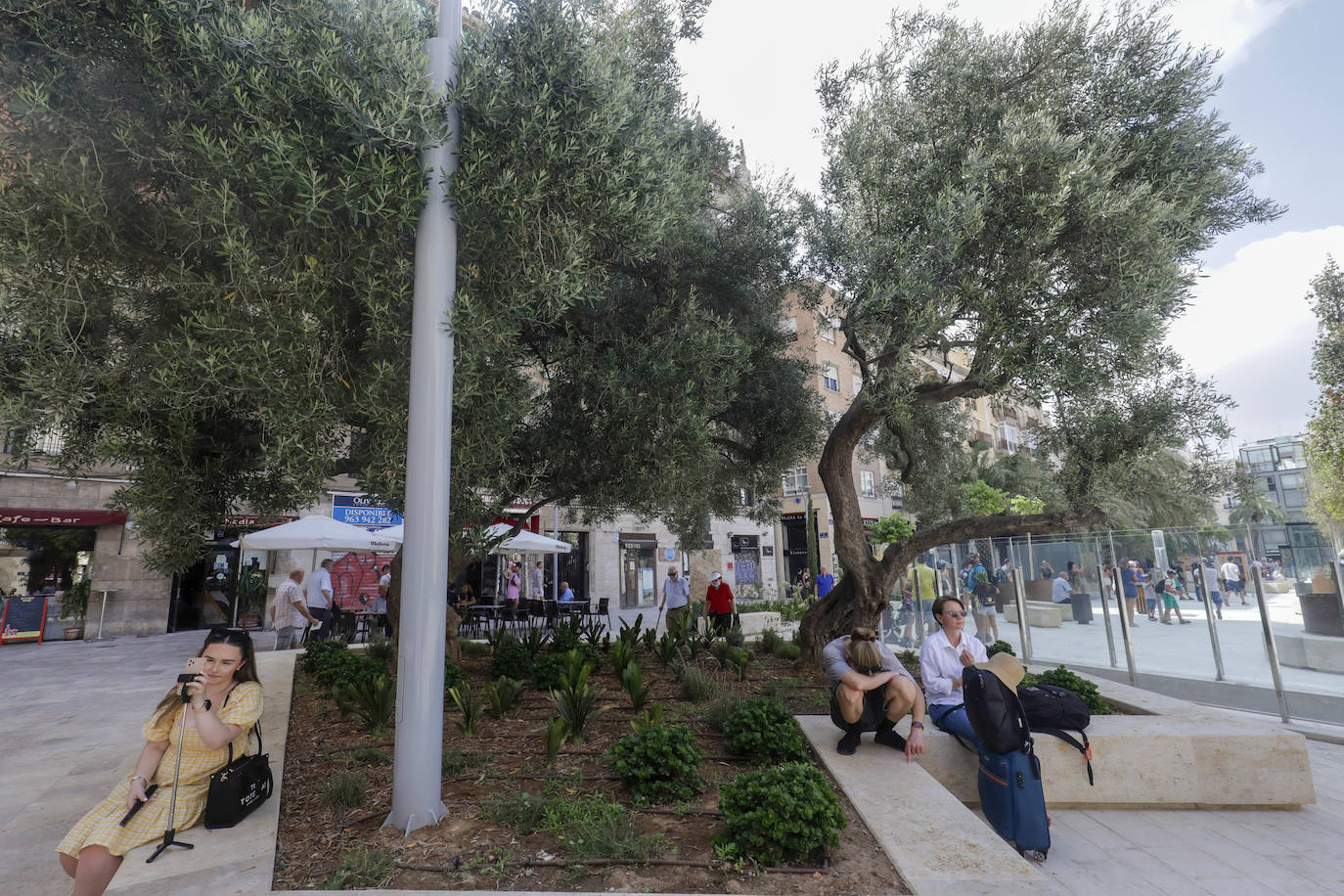 Fotos: Primer día de la Plaza de la Reina de Valencia con público tras la reforma