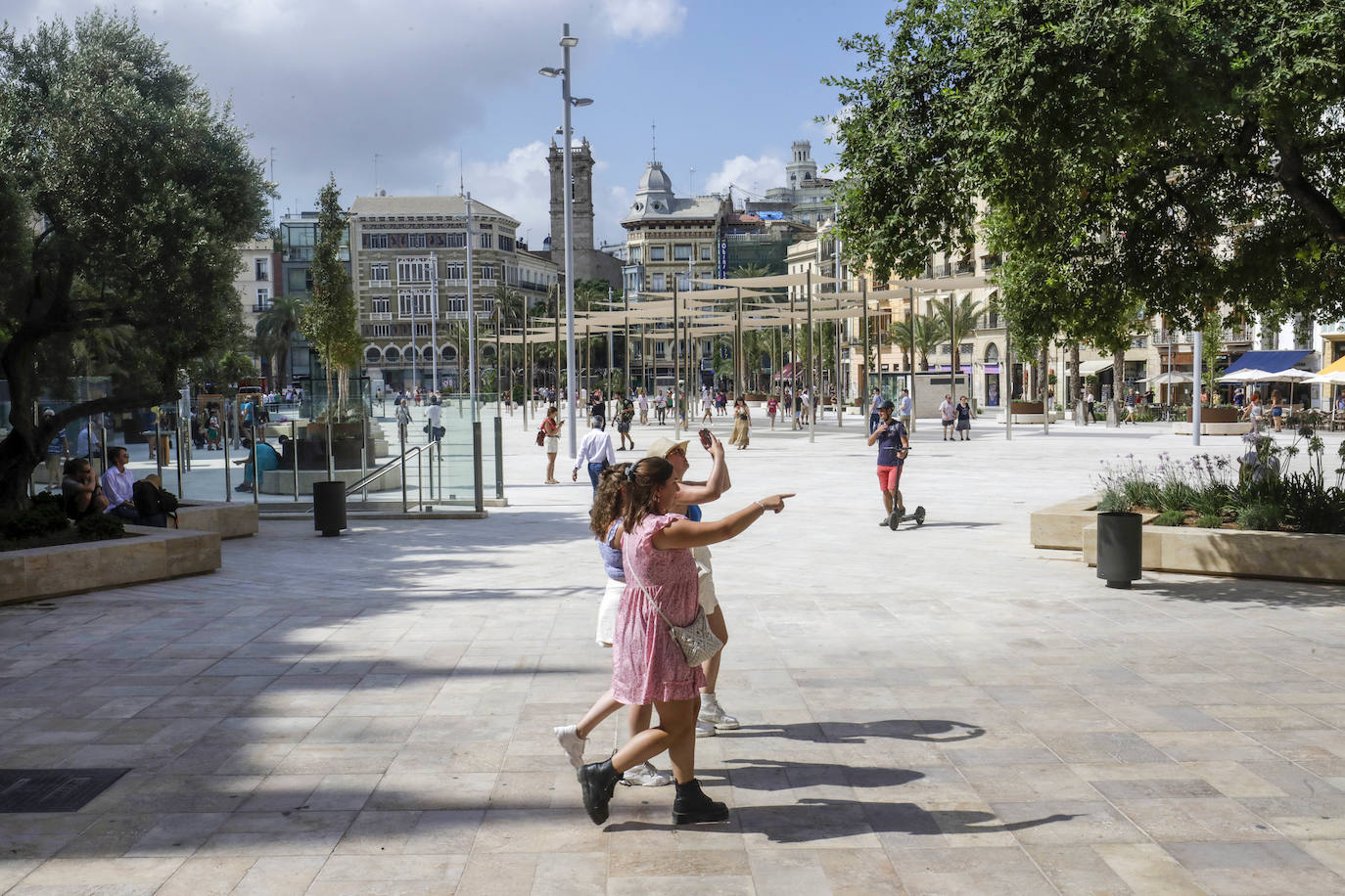 Fotos: Primer día de la Plaza de la Reina de Valencia con público tras la reforma