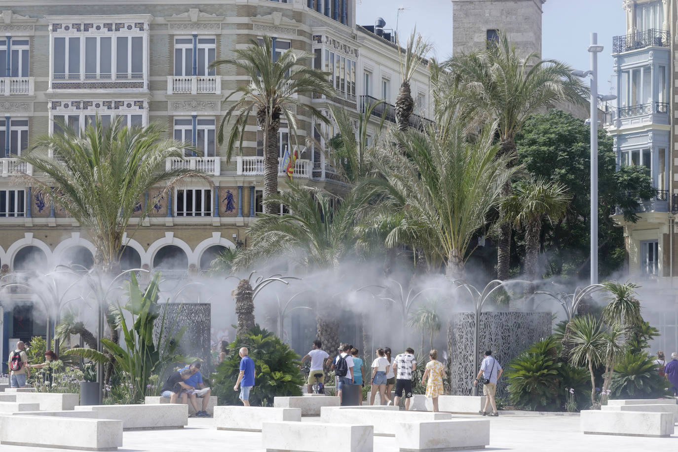 Fotos: Primer día de la Plaza de la Reina de Valencia con público tras la reforma