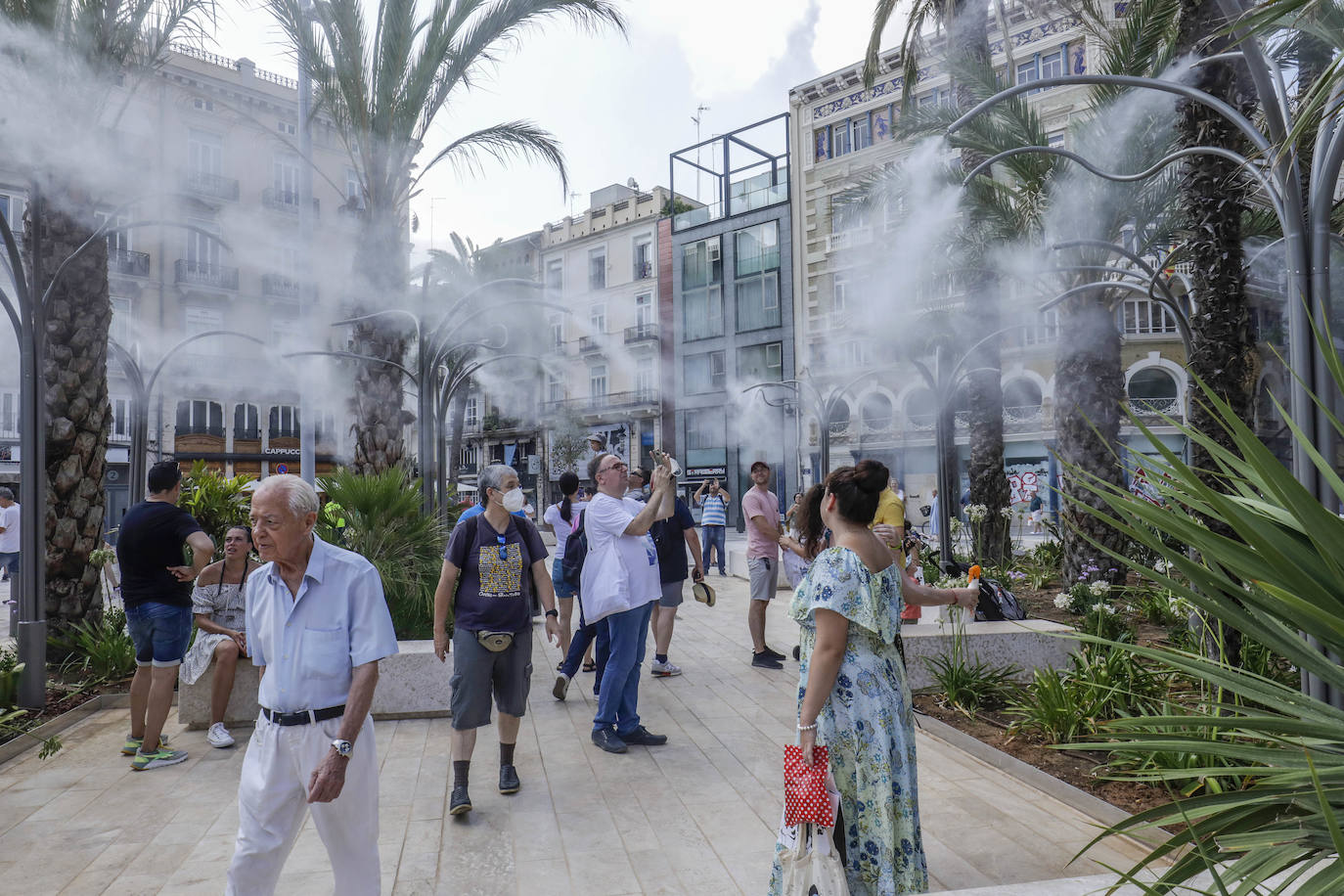 Fotos: Primer día de la Plaza de la Reina de Valencia con público tras la reforma