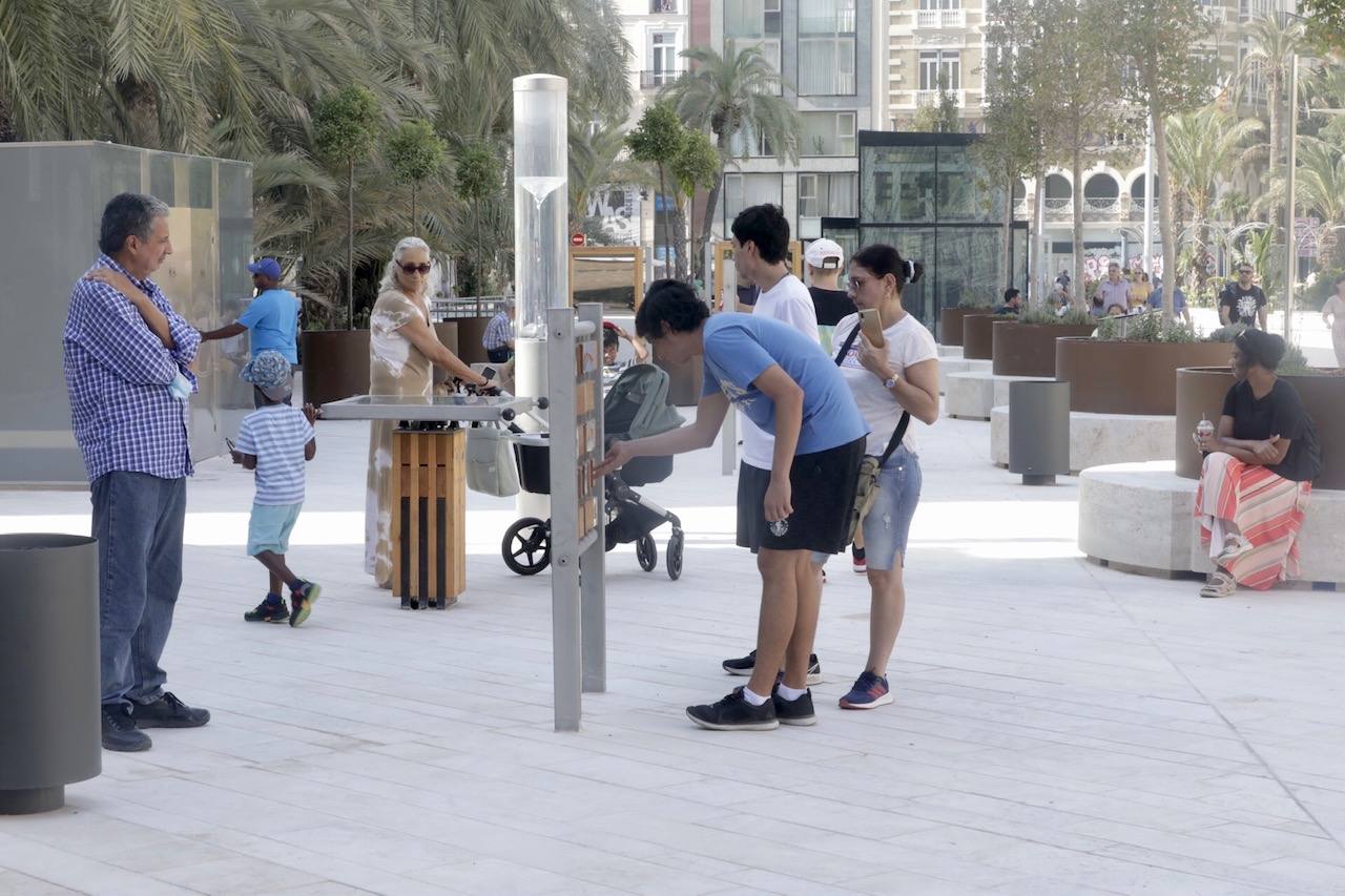 Fotos: Primer día de la Plaza de la Reina de Valencia con público tras la reforma