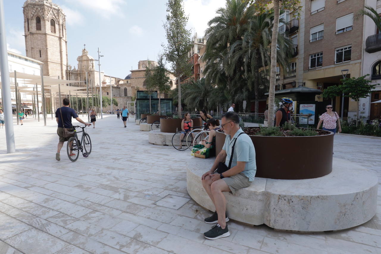 Fotos: Primer día de la Plaza de la Reina de Valencia con público tras la reforma