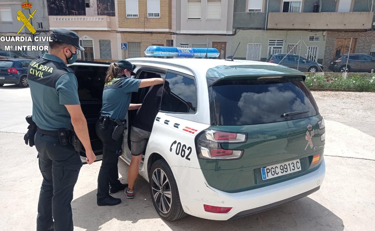 La Guardia Civil ha arrestado a los causantes de esta estafa.