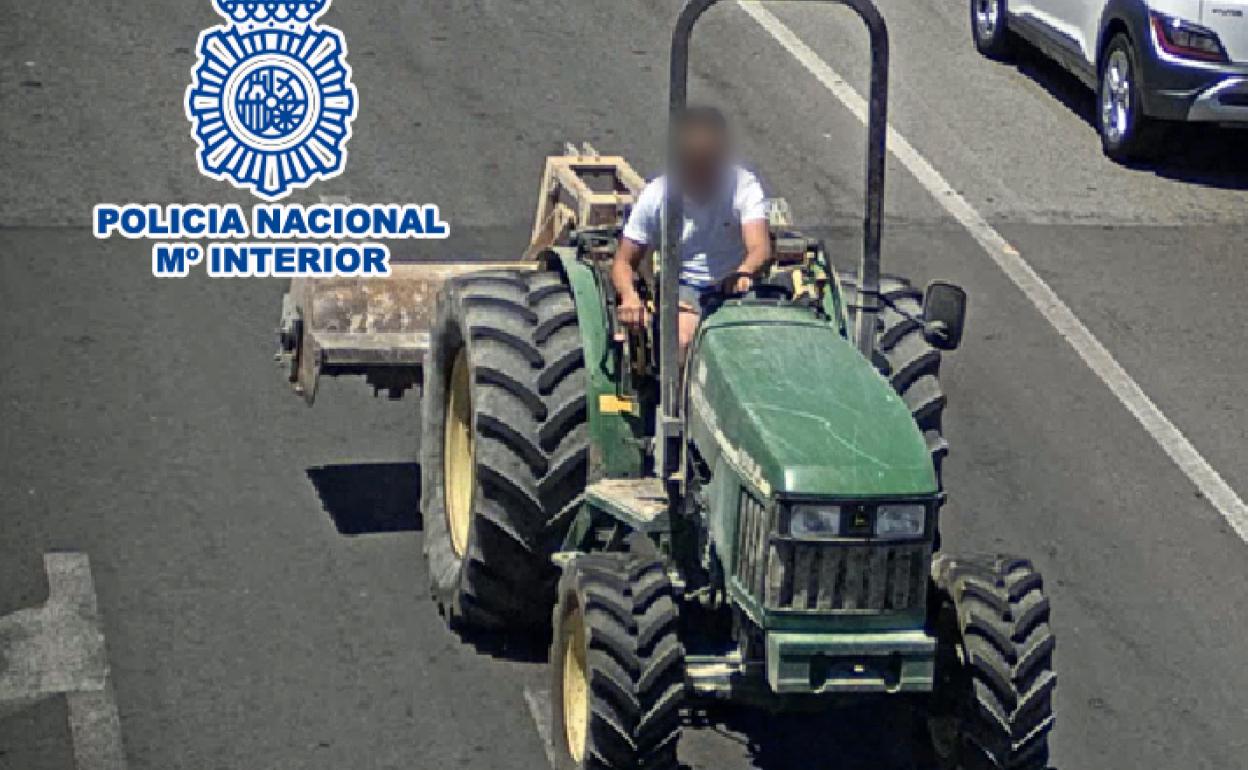 Imagen del tractor tras el robo. 