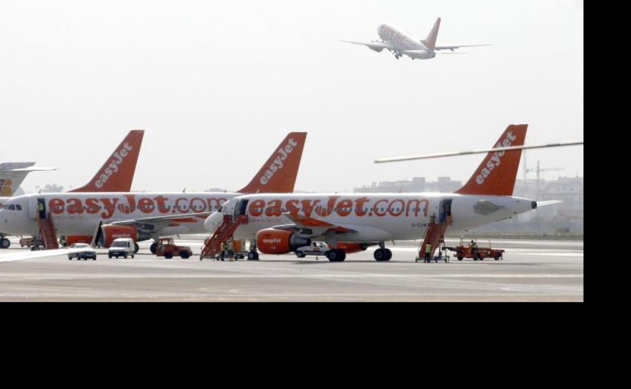 Aviones de easyJet en Alicante. 