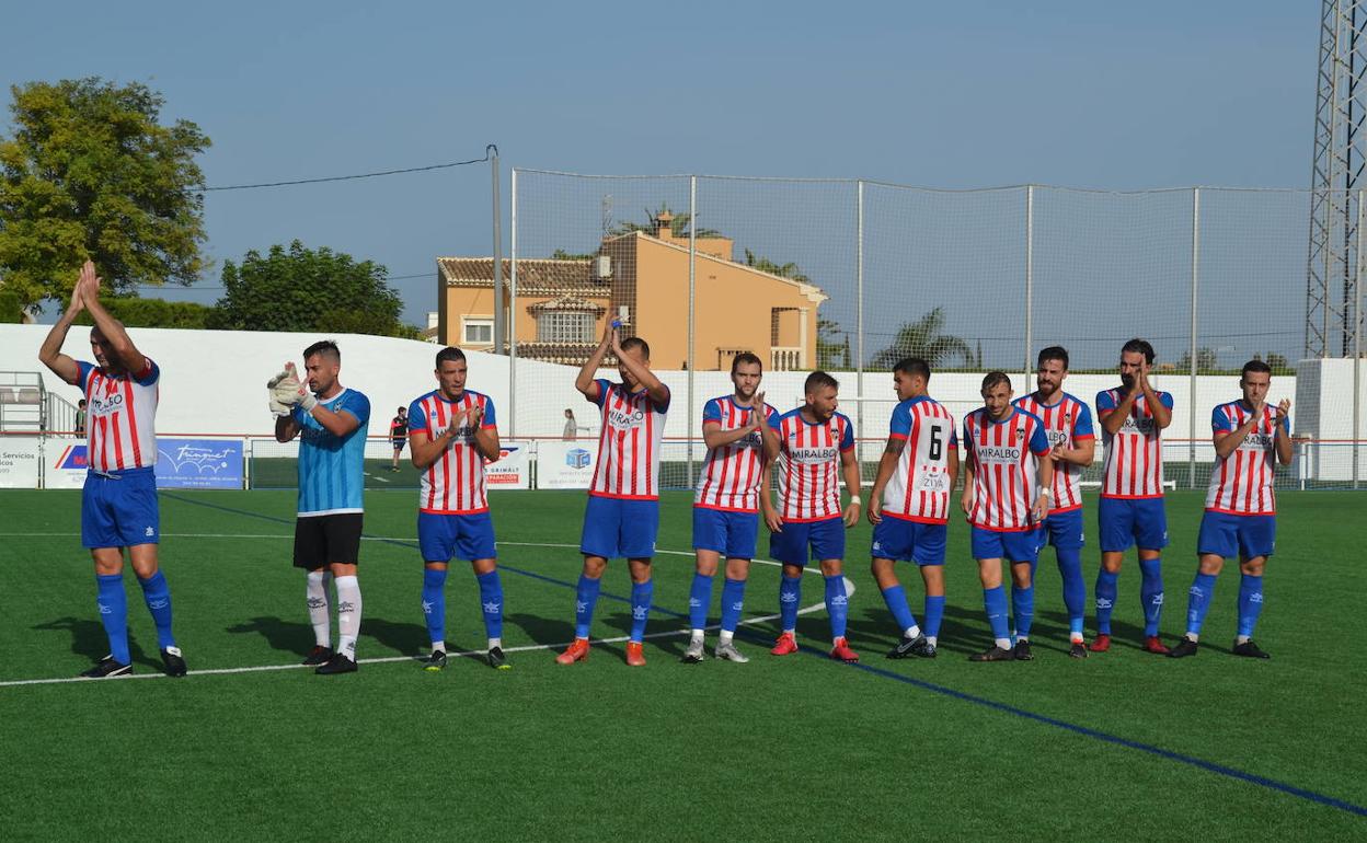 Jugadores del Jávea antes de un partido de liga. 