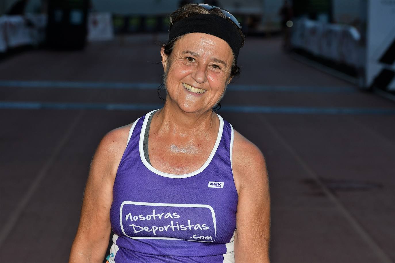 Cientos de deportistas participan en una de las últimas carreras populares del verano.