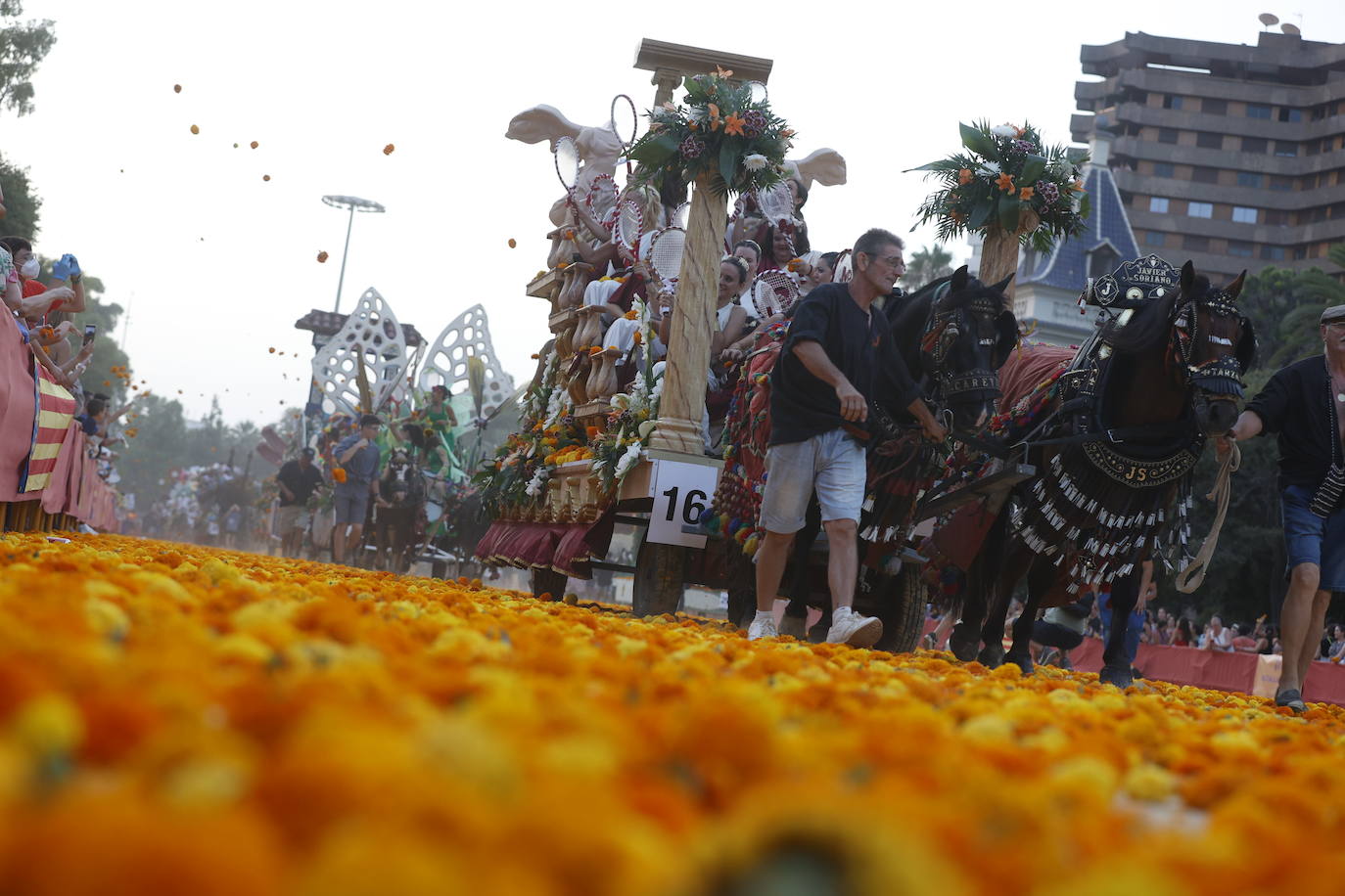 Fotos: La Batalla de Flores pone punto y final a la Feria de Julio