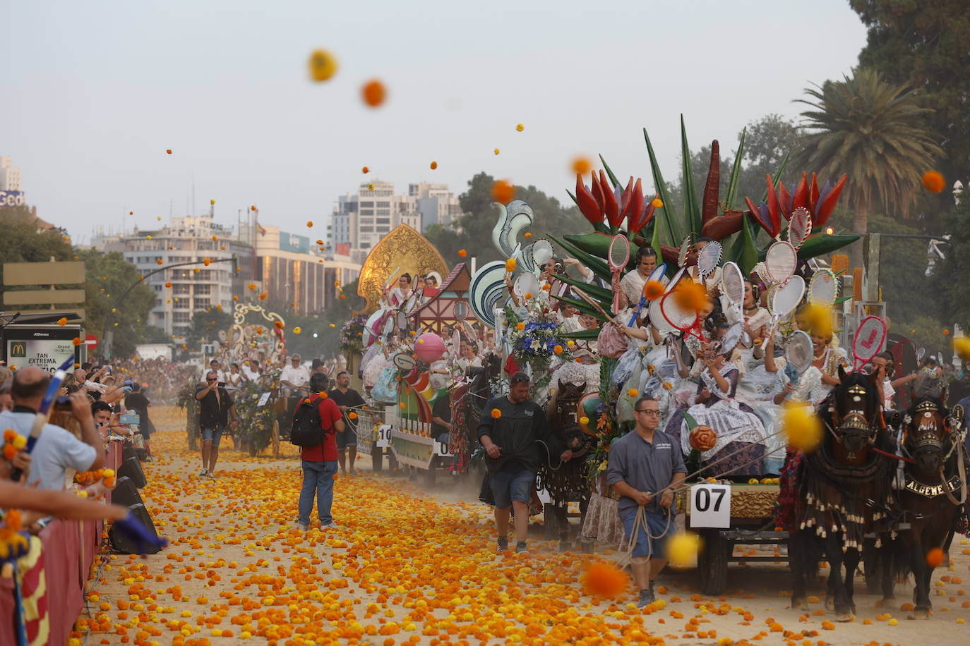 Fotos: La Batalla de Flores pone punto y final a la Feria de Julio