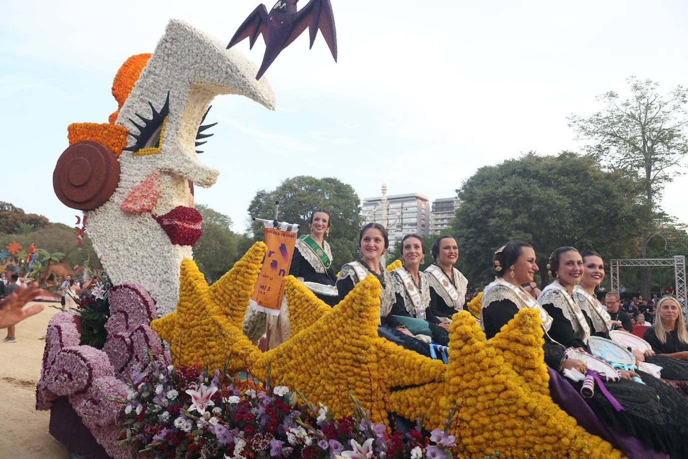 Fotos: La Batalla de Flores pone punto y final a la Feria de Julio