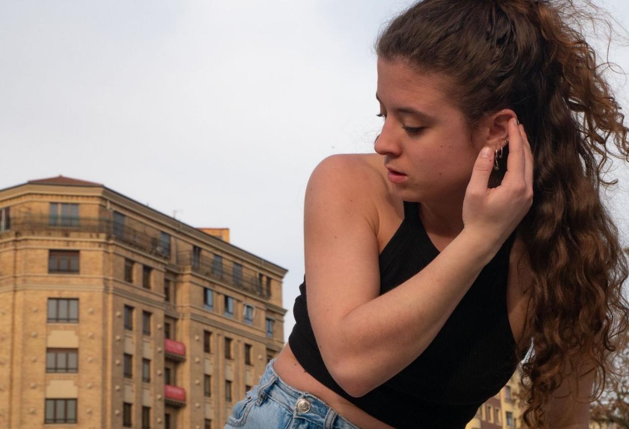 Paula Puchalt. La bailarina y coreógrafa valenciana estudia ahora en Pamplona. l