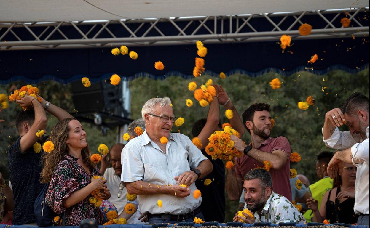 El alcalde Ribó, en un palco en la Batalla de Flores, acto central de la Feria de Julio. 