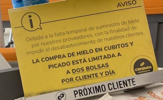 Cartel en una de las cajas de Consum.