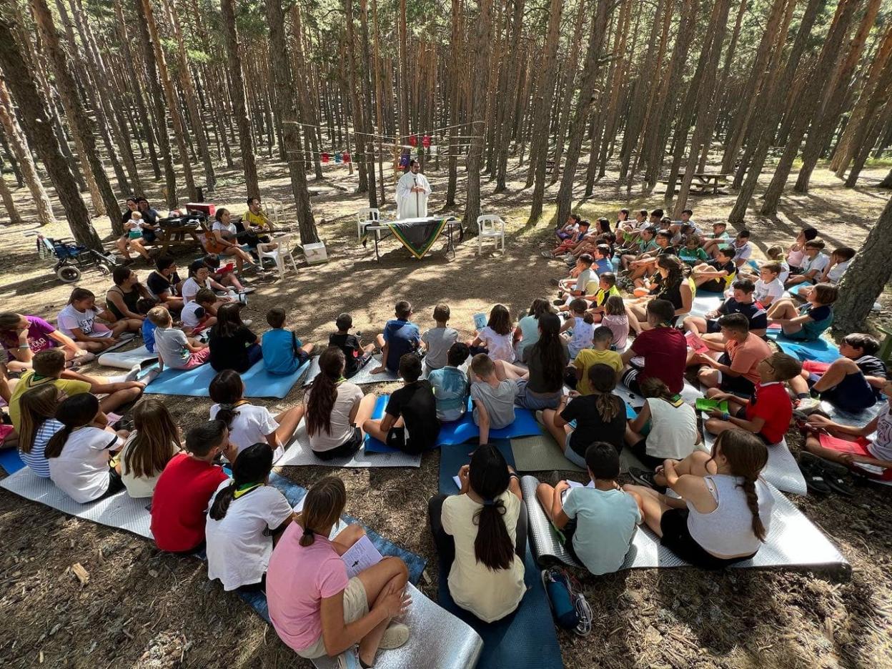 Reunión en uno de los campamentos de los Juniors. lp