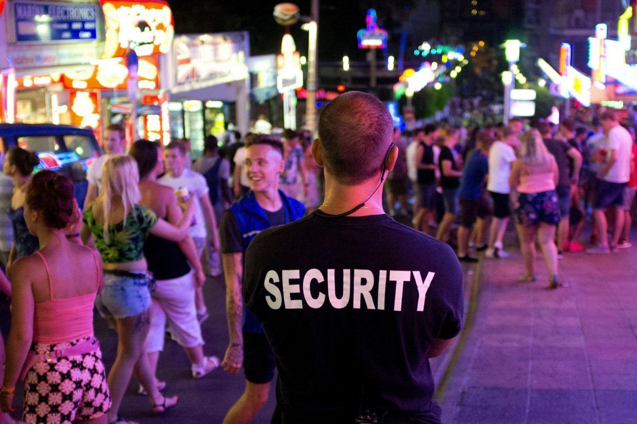 Vida noctura de los jóvenes en las discotecas de Magaluf. 